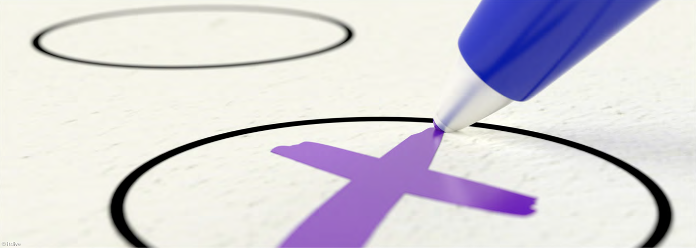 lila Kreuz als Wahlkreuz auf Stimmzettel