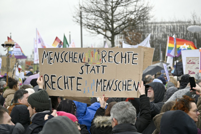 Hand in Hand gegen Rechts – Demonstration 3.2.2024 in Berlin